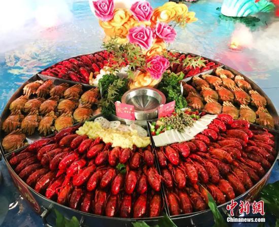 小龍蝦橫行德國柏林 政府鼓勵(lì)吃貨們大快朵頤！