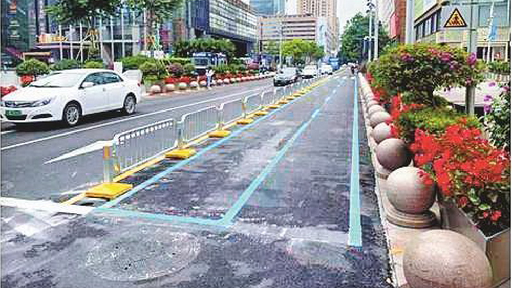 非機(jī)動(dòng)車該向誰(shuí)“要”路權(quán)？