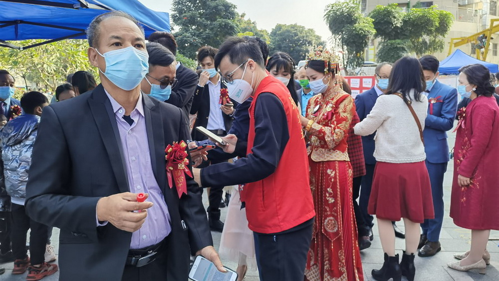 “插隊(duì)”新娘收獲全城祝福，憑啥？就憑這兩個字